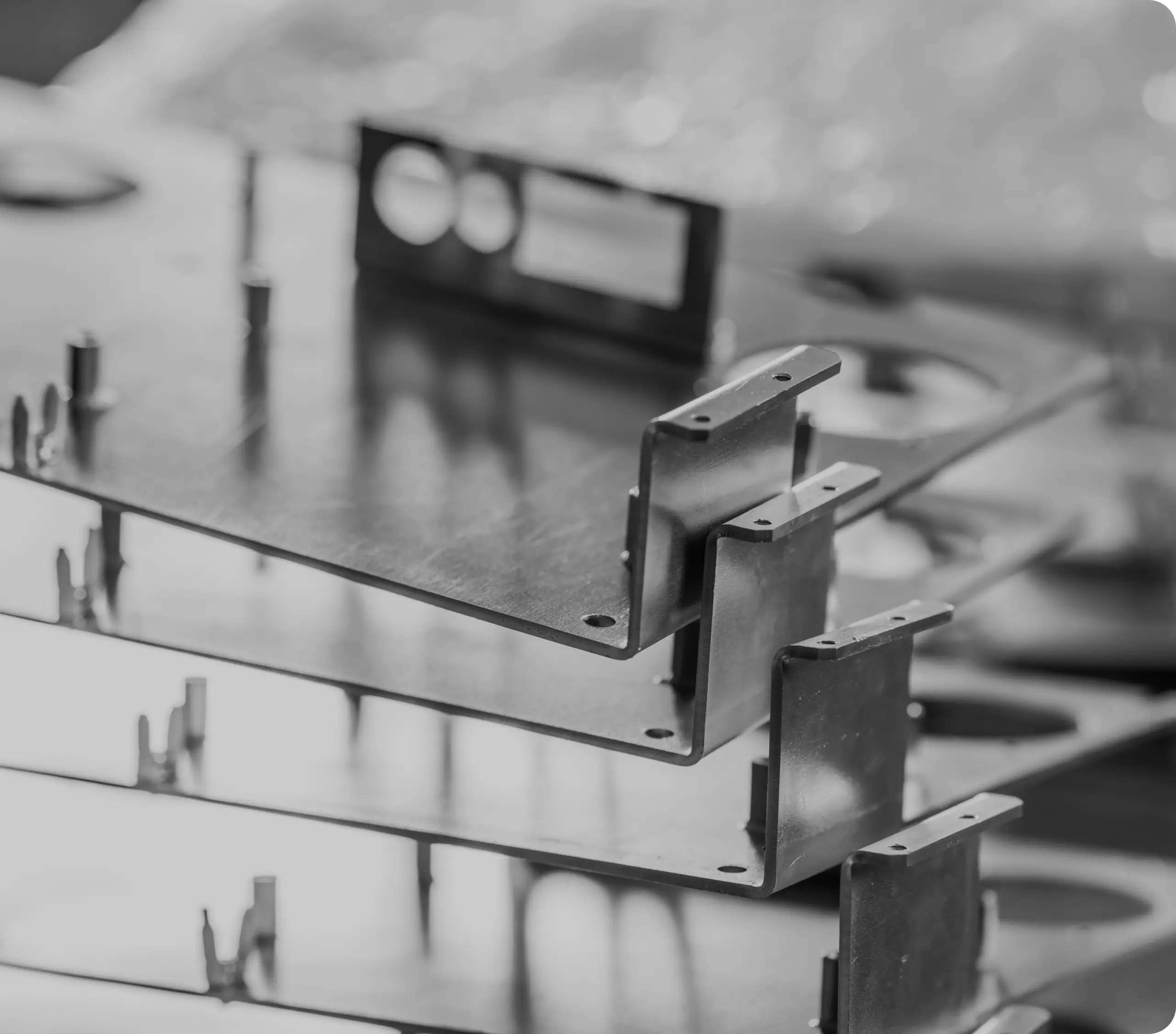 ¿Buscas granallar piezas planas sin detener tu línea?